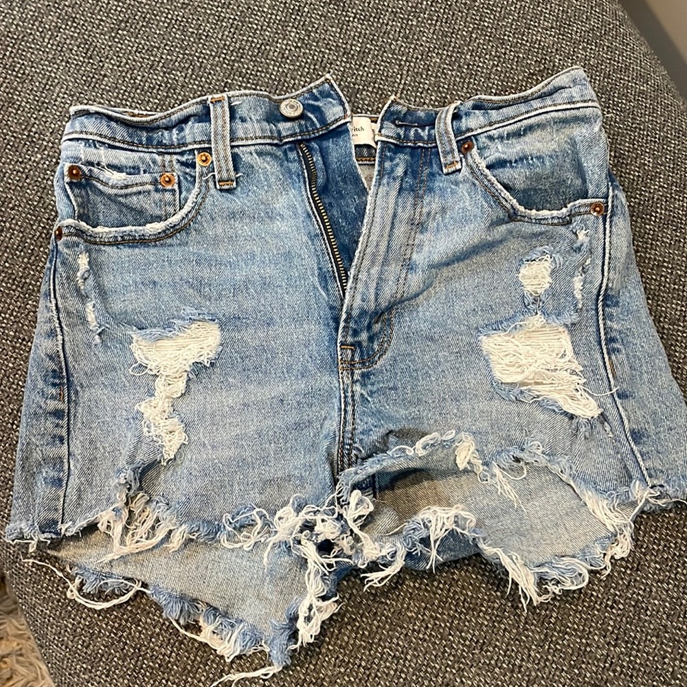 Abercrombie medium wash high rise mom shorts Size 25
